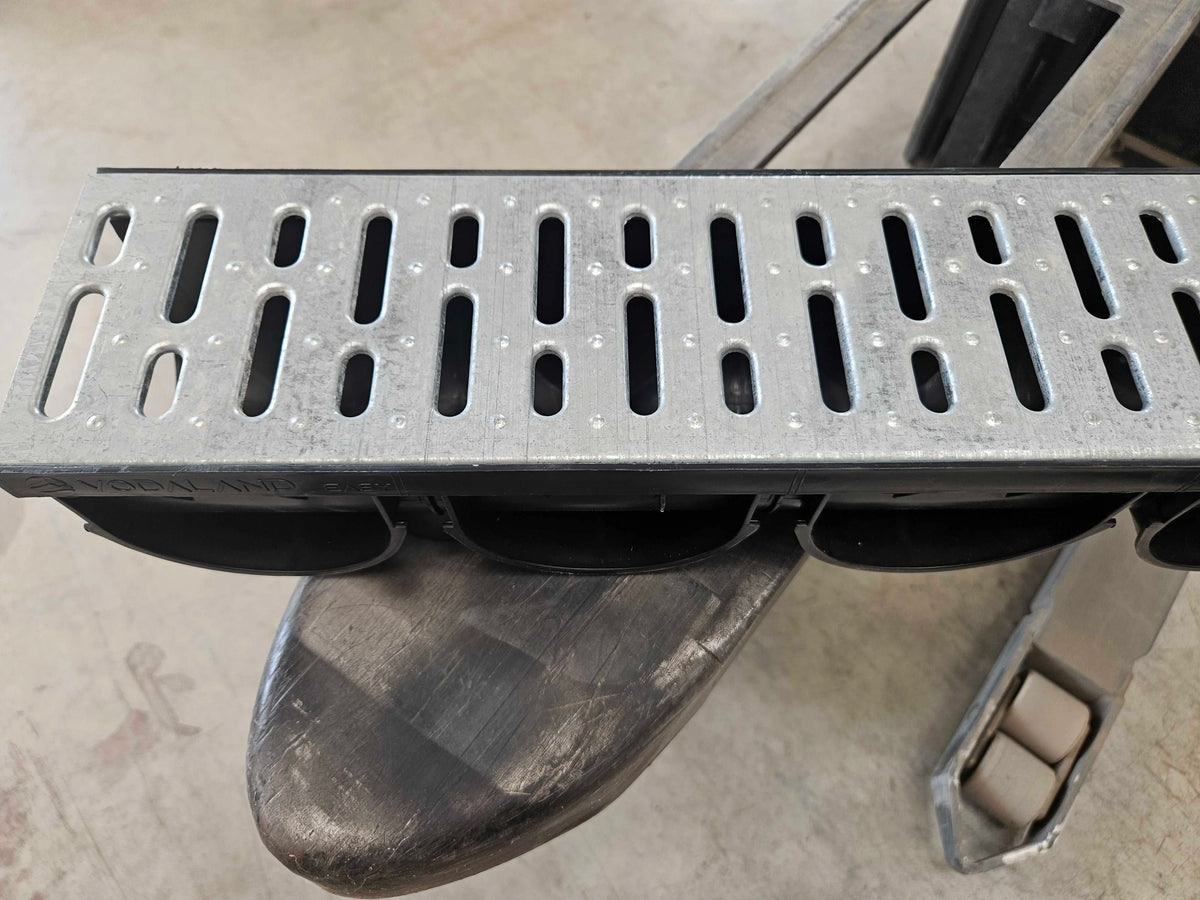 Canal de Plástico Easy 3 con Rejilla de Acero Galvanizado STANDARTPARK - Liquidación