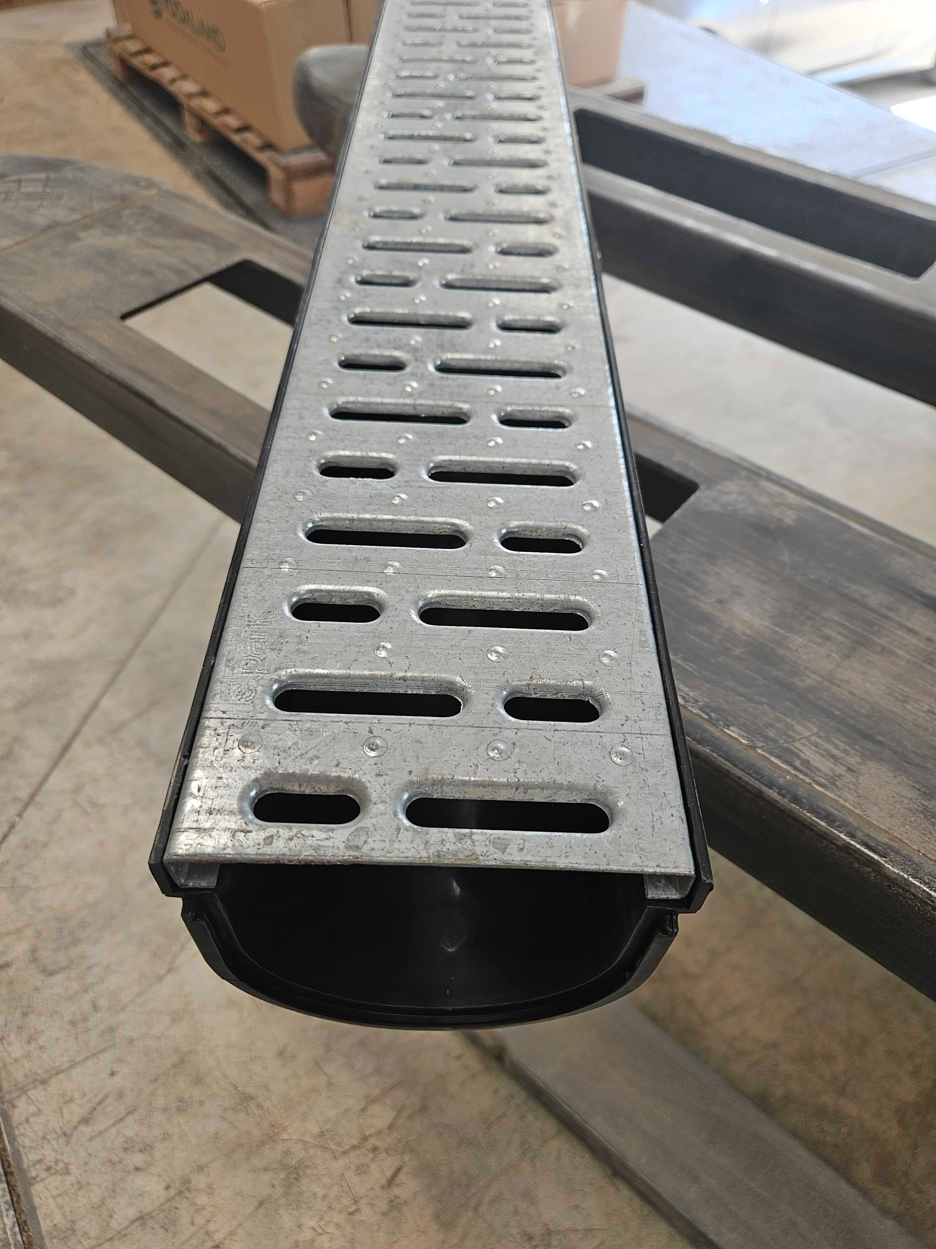 Canal de Plástico Easy 3 con Rejilla de Acero Galvanizado STANDARTPARK - Liquidación