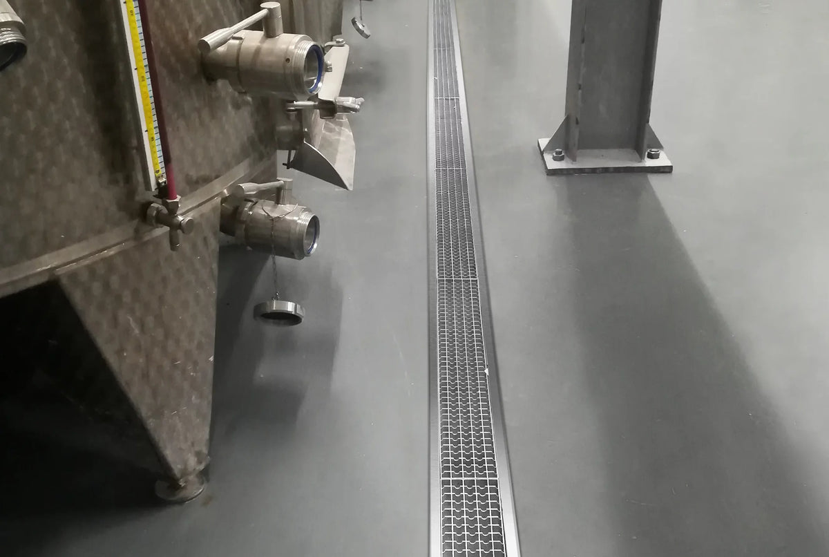 Drenaje en la industria alimentaria: por qué elegir canales de acero inoxidable