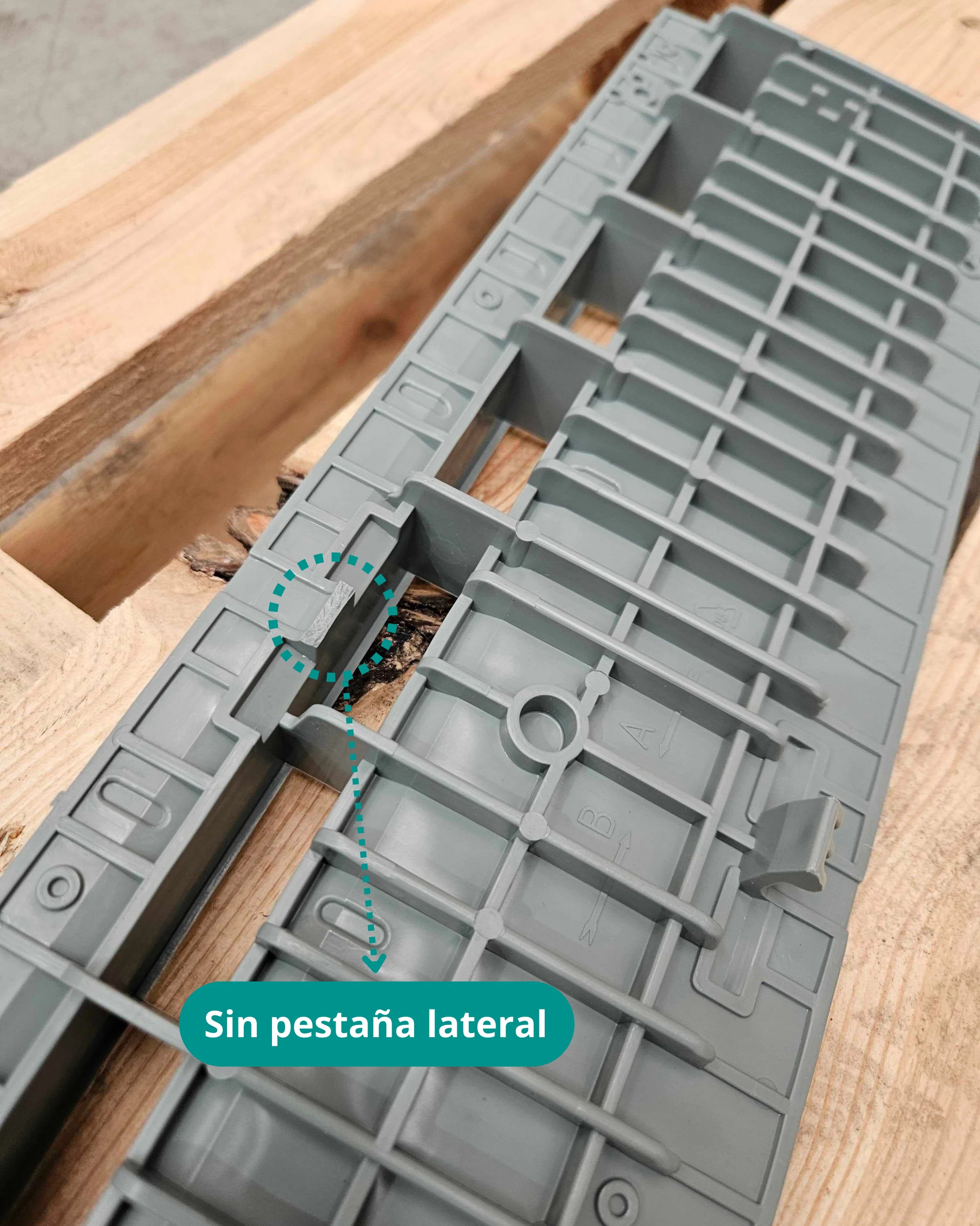 Rejilla oculta ranurada (SLOT) de plástico color gris H25 - Producto defectuoso
