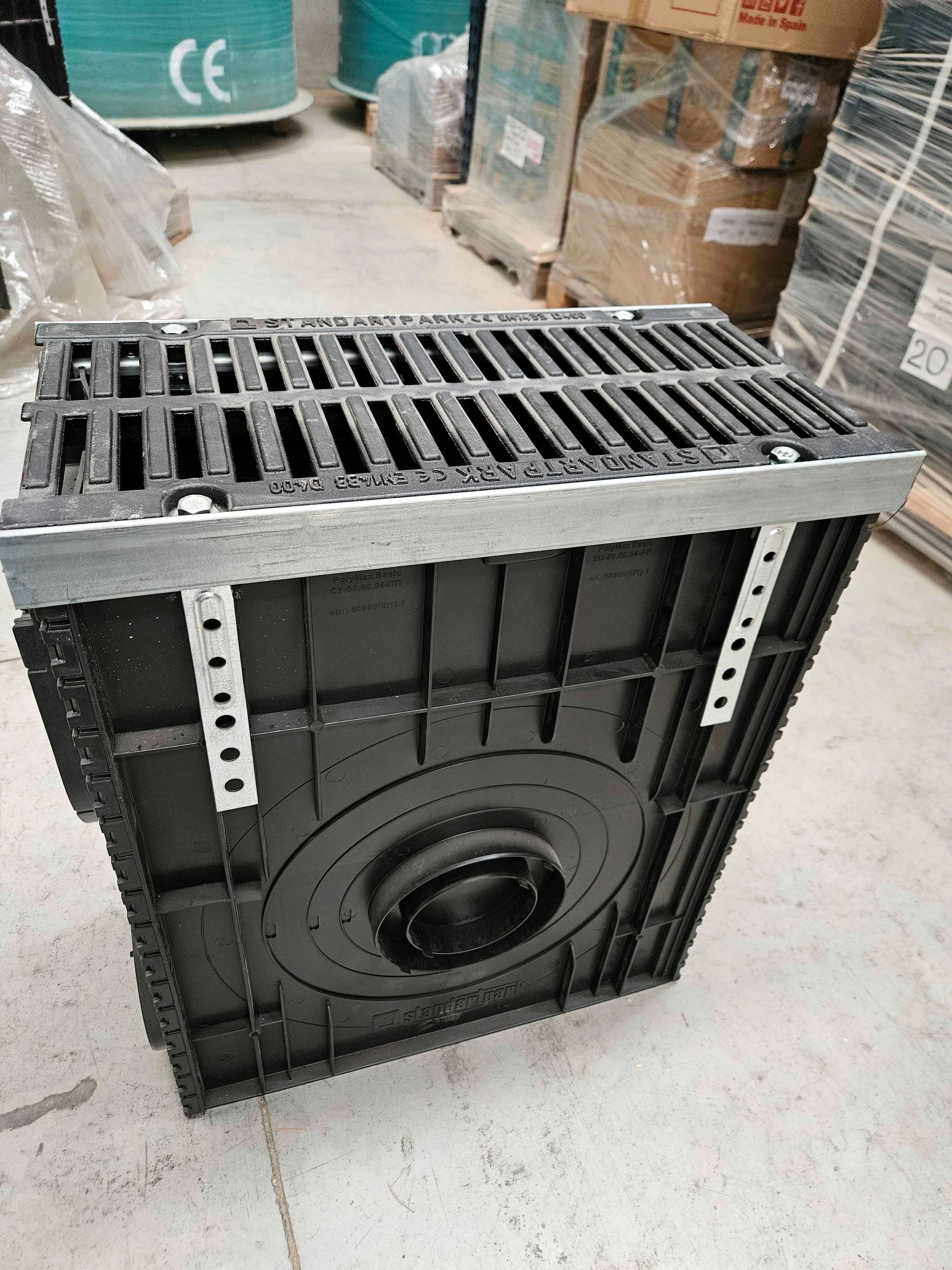 Sumidero de Plástico PolyMax Drive DN200 con Rejilla Fundición Dúctil D400 - Liquidación