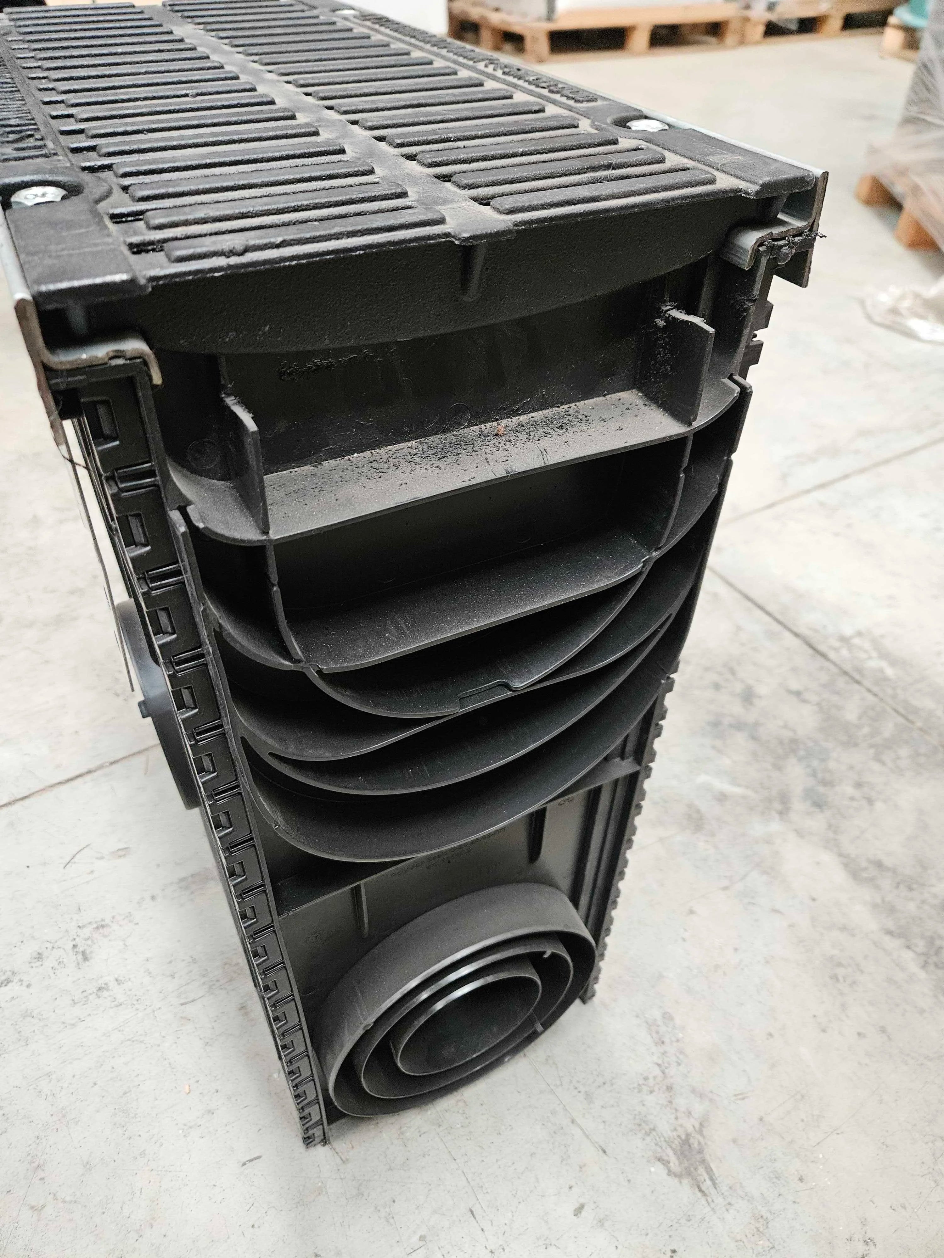 Sumidero de Plástico PolyMax Drive DN200 con Rejilla Fundición Dúctil D400 - Liquidación