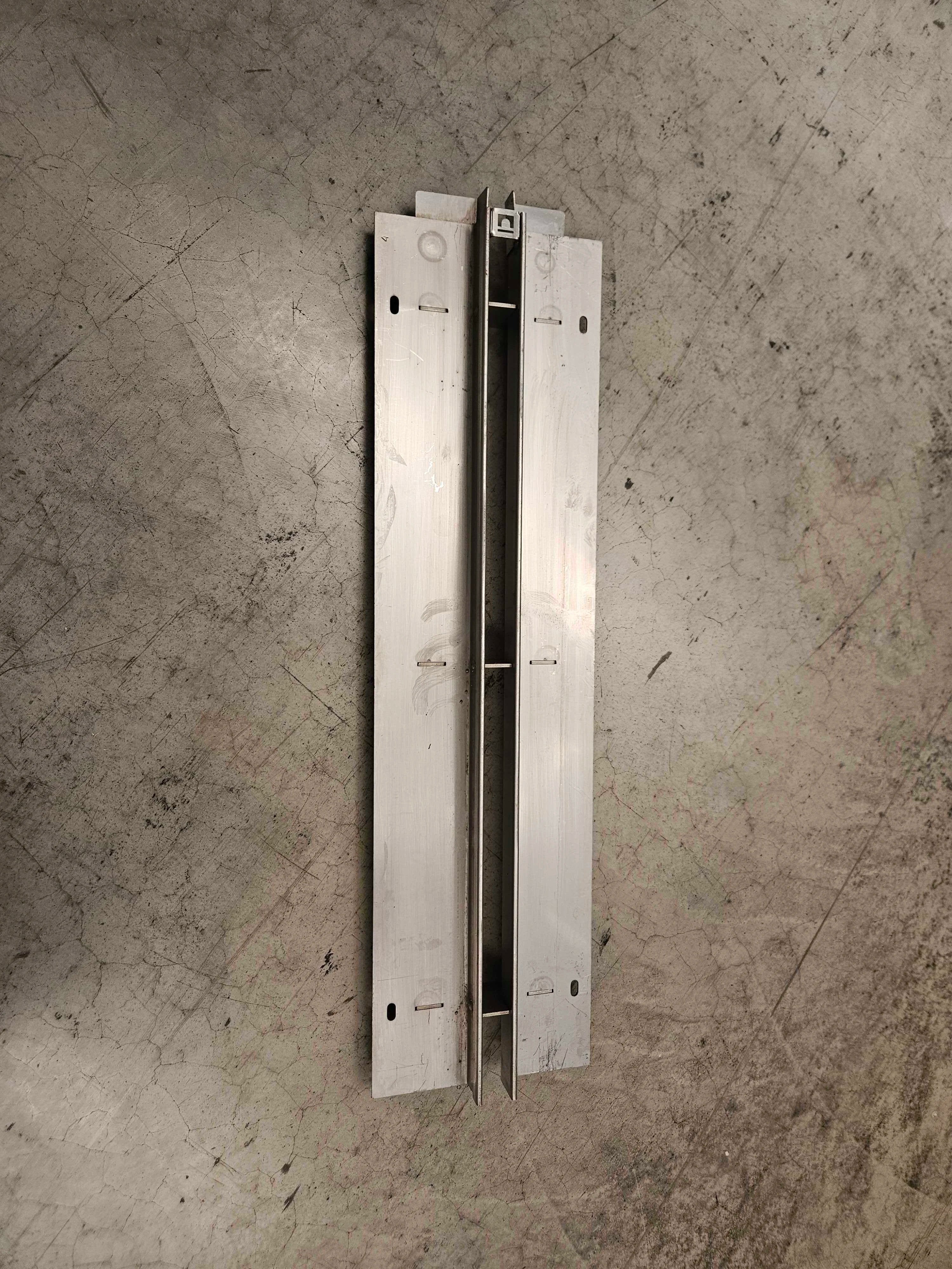 Rejilla oculta ranurada (SLOT) de acero inoxidable AISI 304 H25 L500 - Liquidación