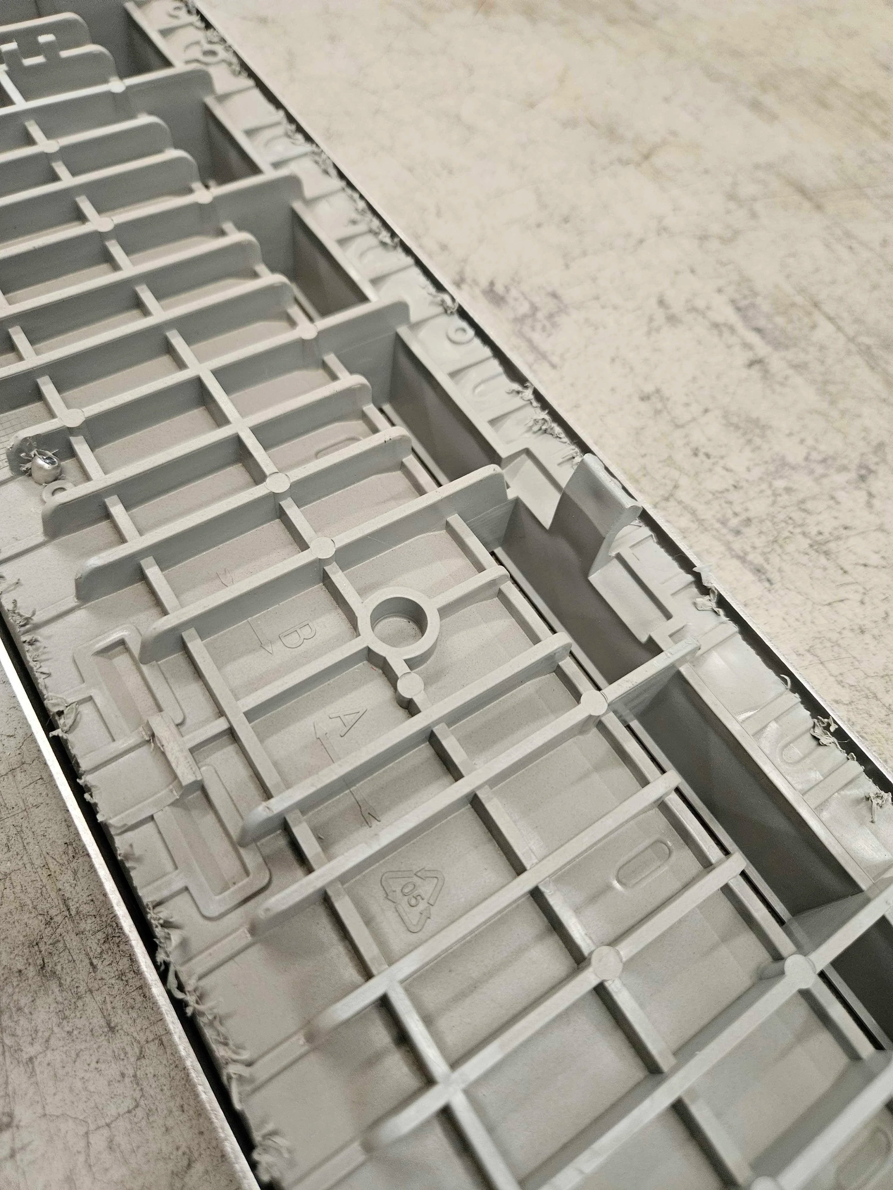 Registro SLOT de plástico color gris con marco de acero inoxidable AISI304 H25 - Producto defectuoso