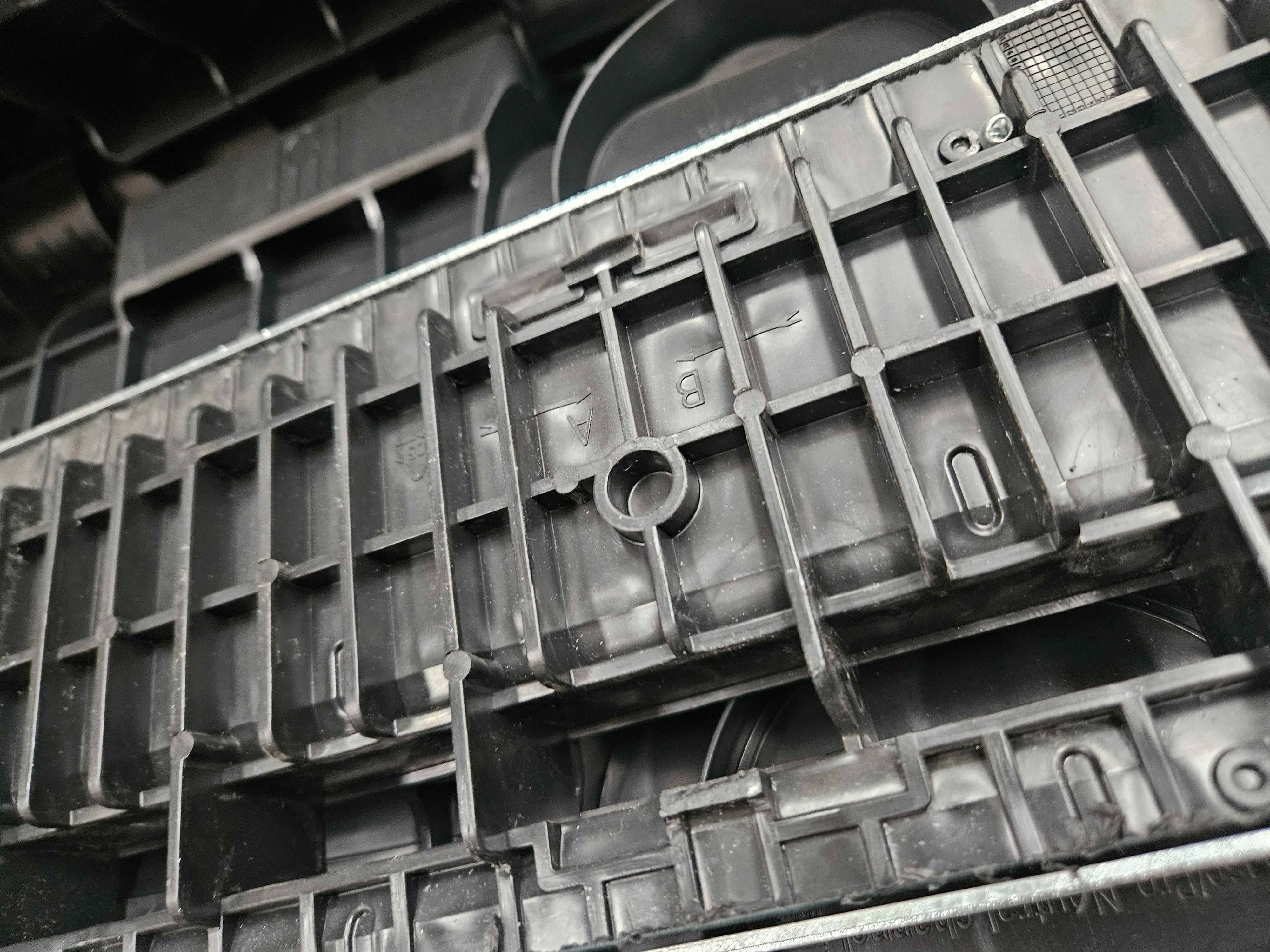 Registro SLOT de plástico color negro con marco de acero galvanizado H25 - Producto defectuoso