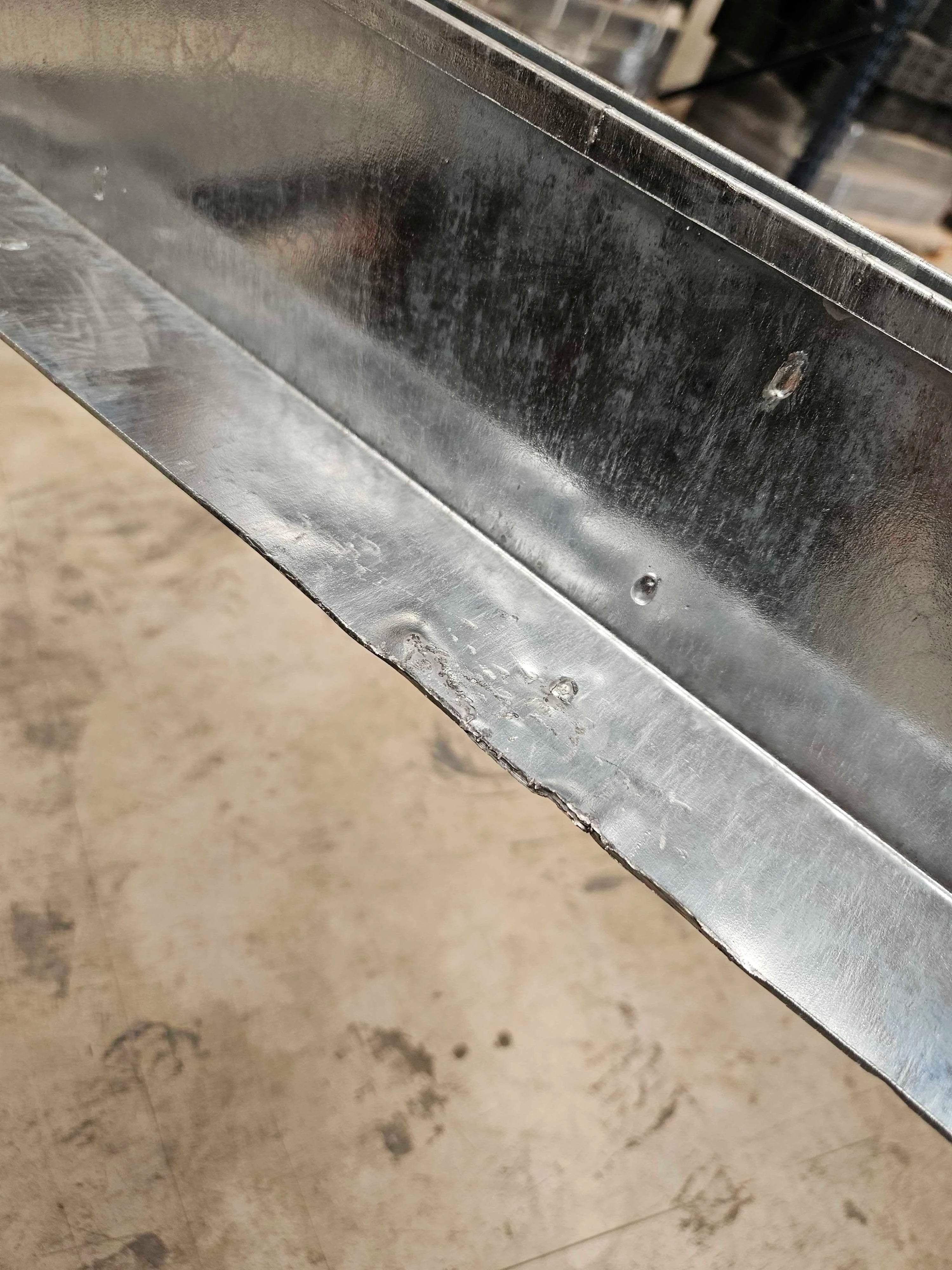 Rejilla oculta ranurada (SLOT) de acero galvanizado H100 - Producto defectuoso