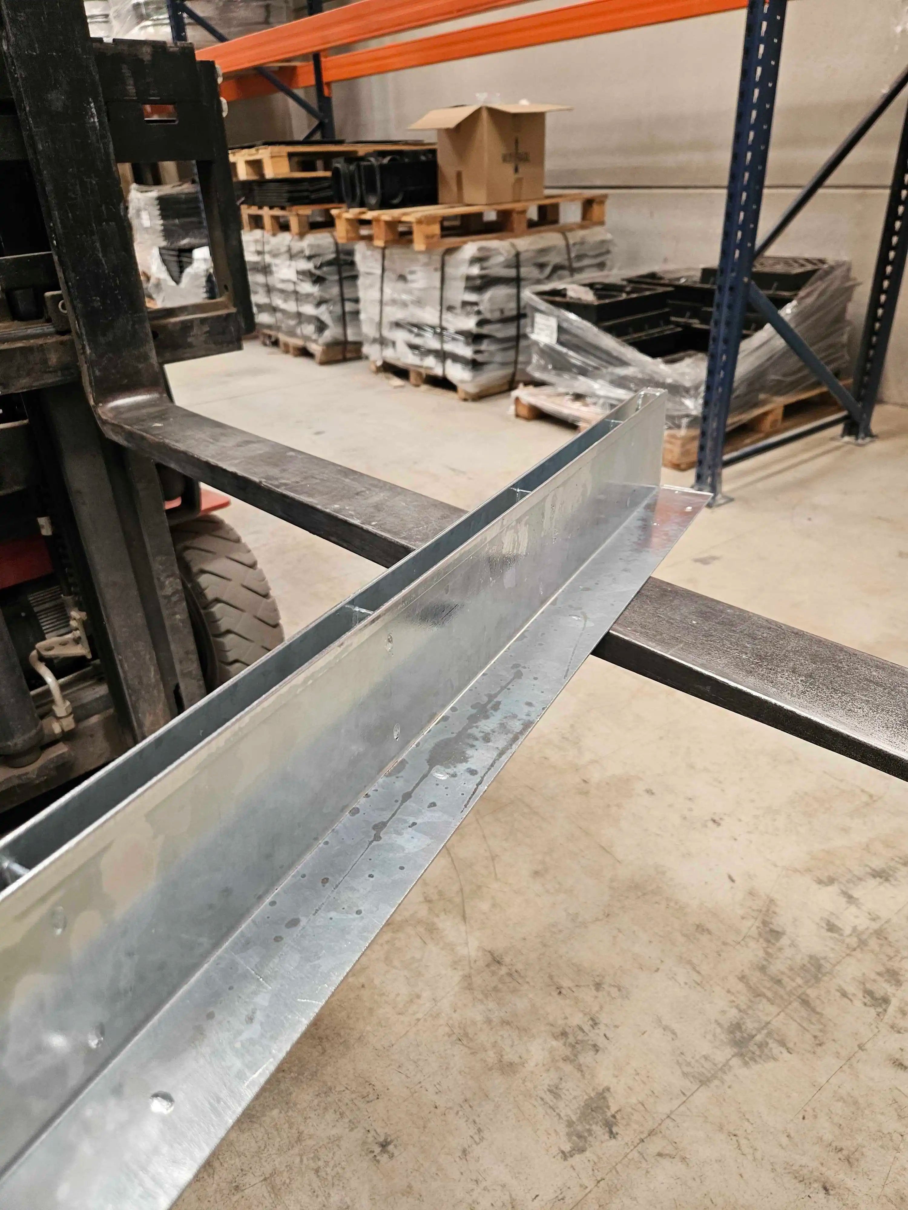 Rejilla oculta ranurada (SLOT) de acero galvanizado H100 - Producto defectuoso