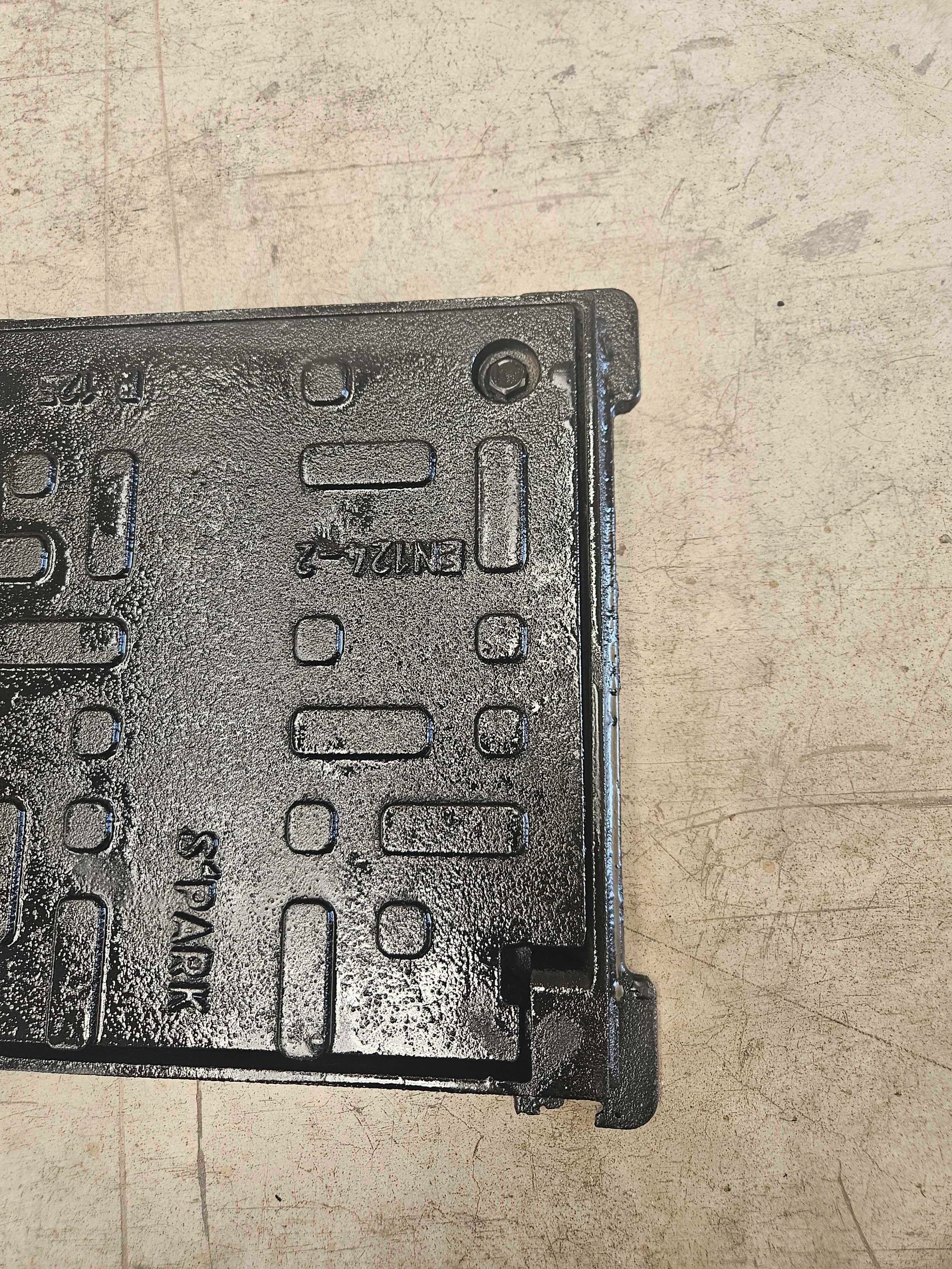 Tapa con marco de fundición dúctil 320x320 clase B125 - Producto defectuoso