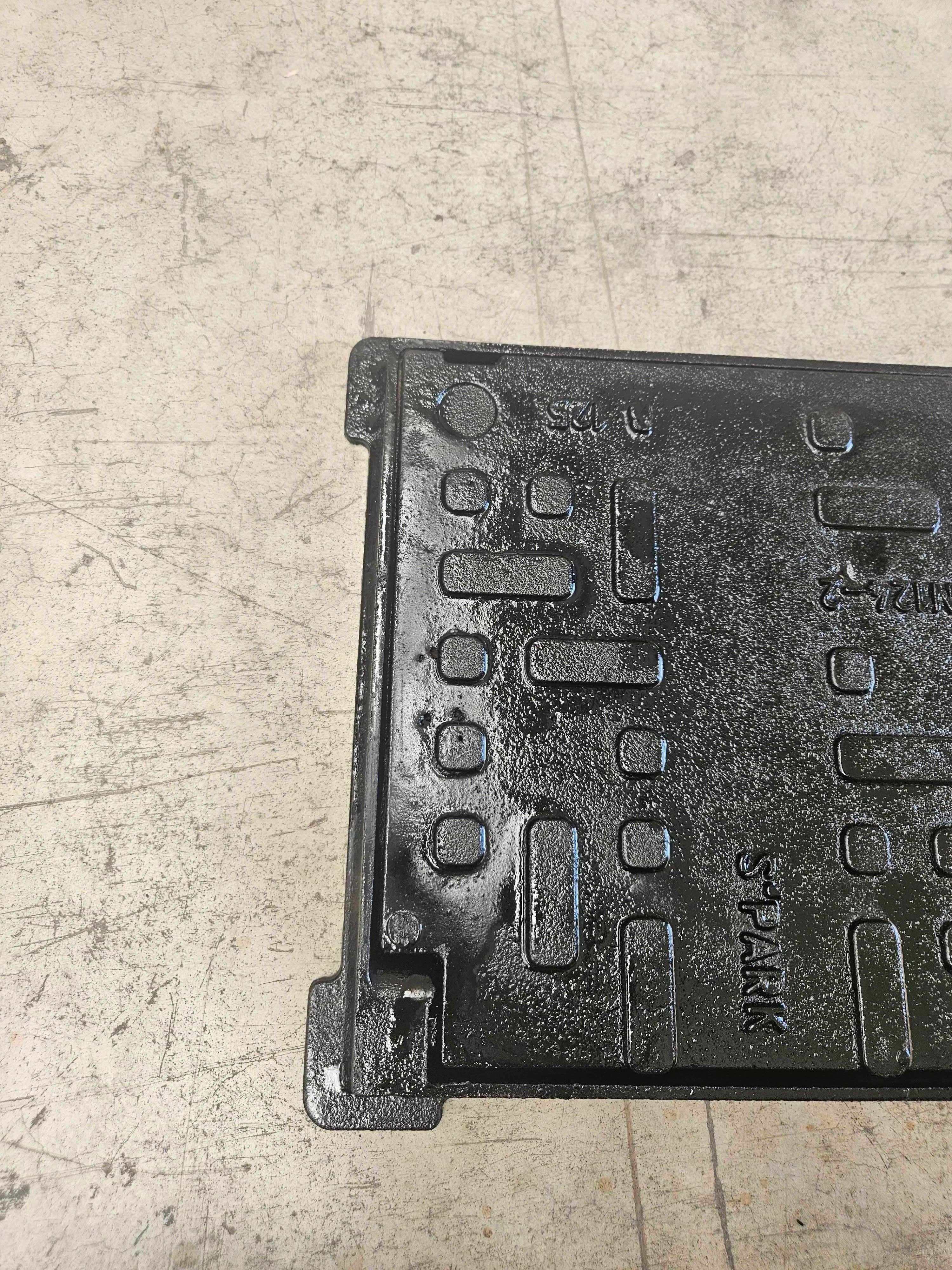 Tapa con marco de fundición dúctil 320x320 clase B125 - Producto defectuoso